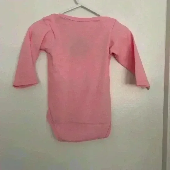 BNWT 6-12 mo. Pink Onesie Hand Embroidered with Bumblebees with Felt Barrettes - Picture 8 of 9